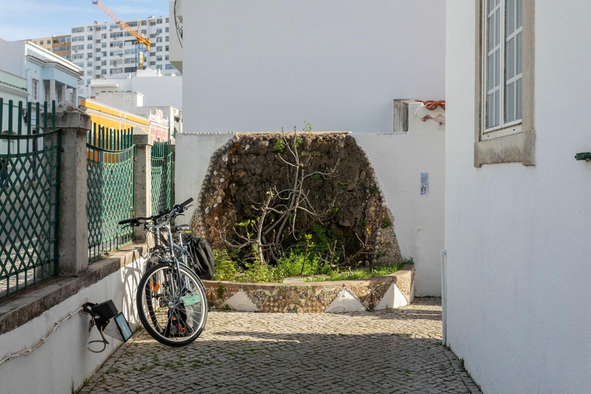 Le Penguin Hostel Faro Exterior photo