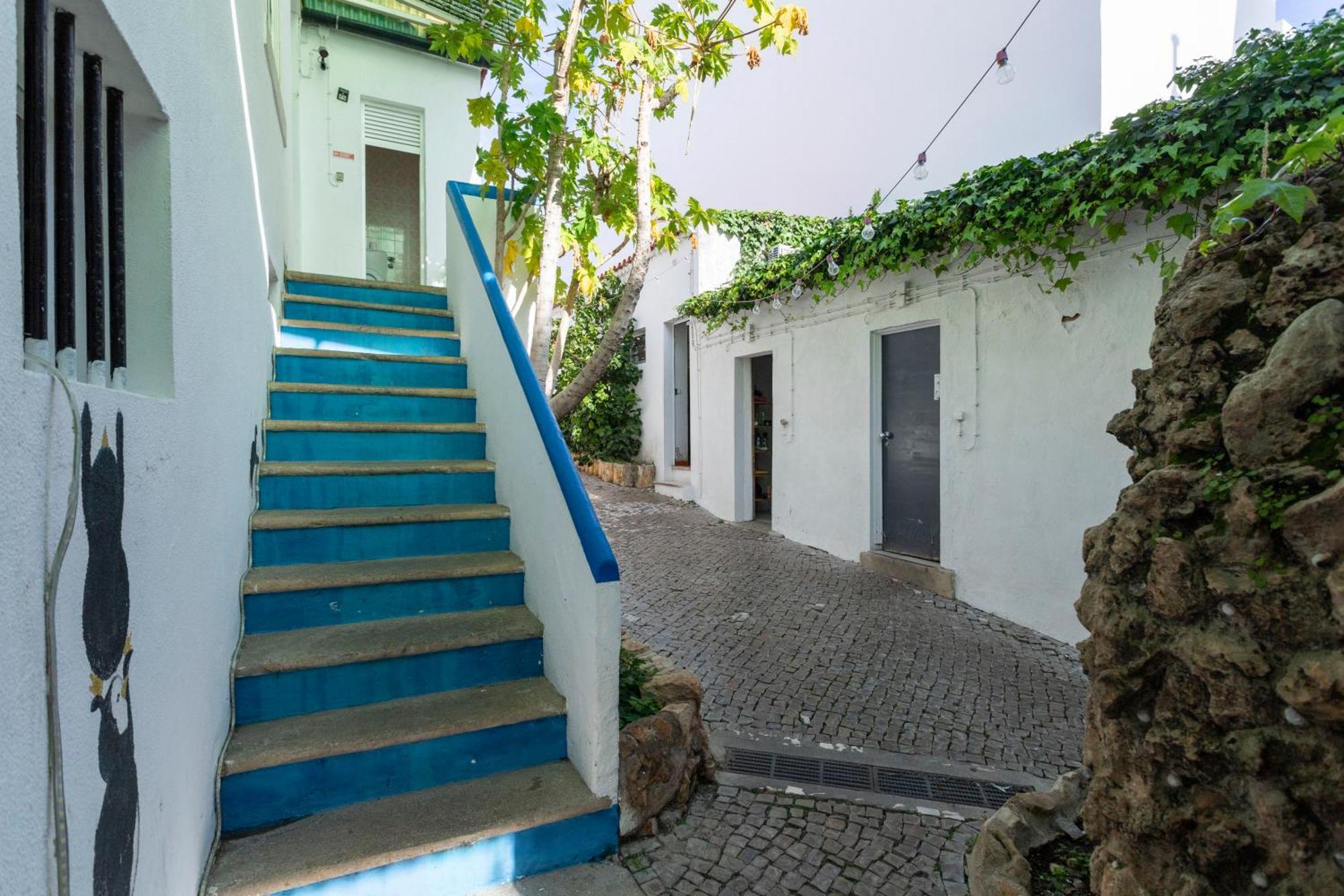 Le Penguin Hostel Faro Exterior photo