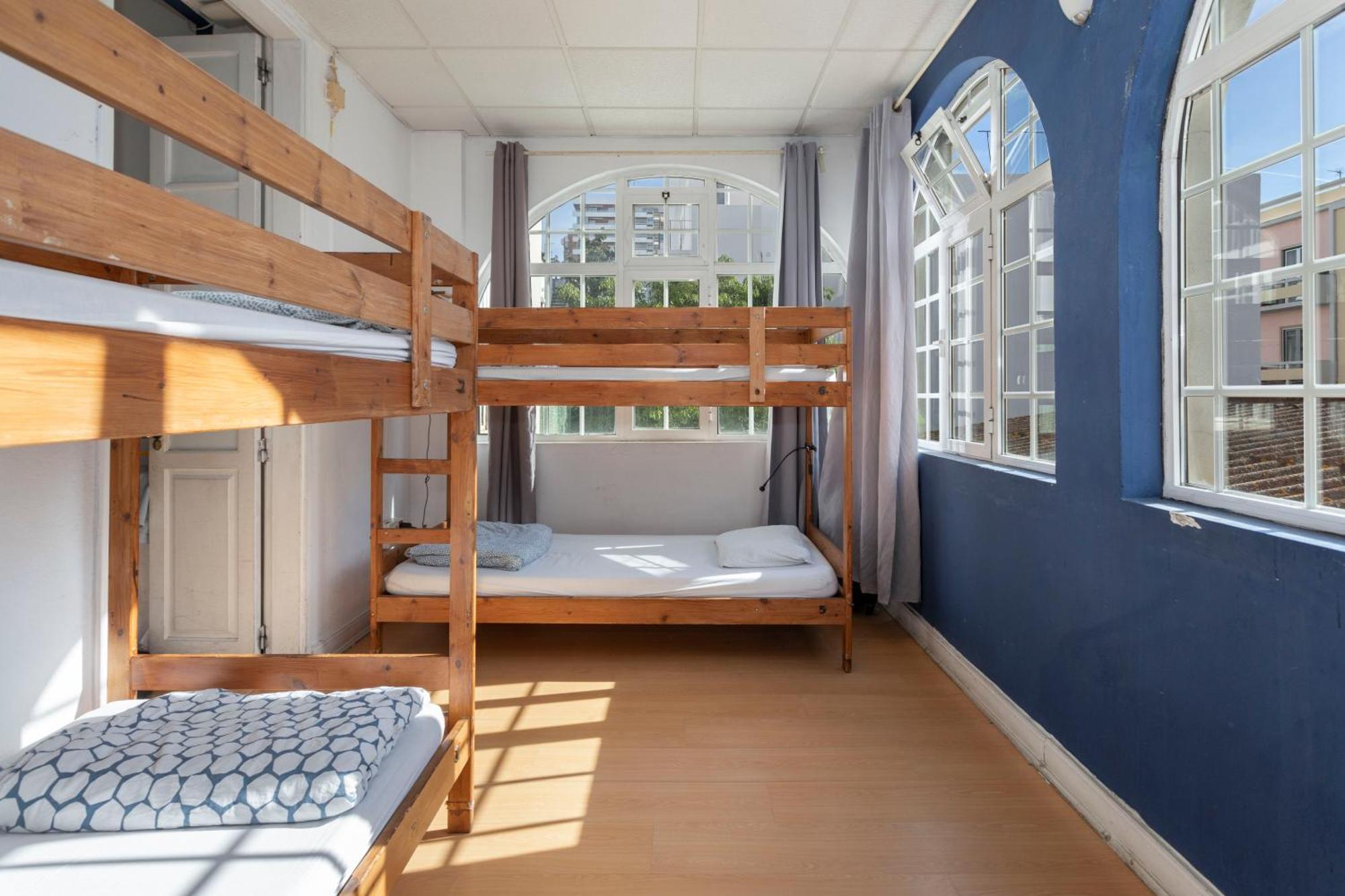 Le Penguin Hostel Faro Room photo